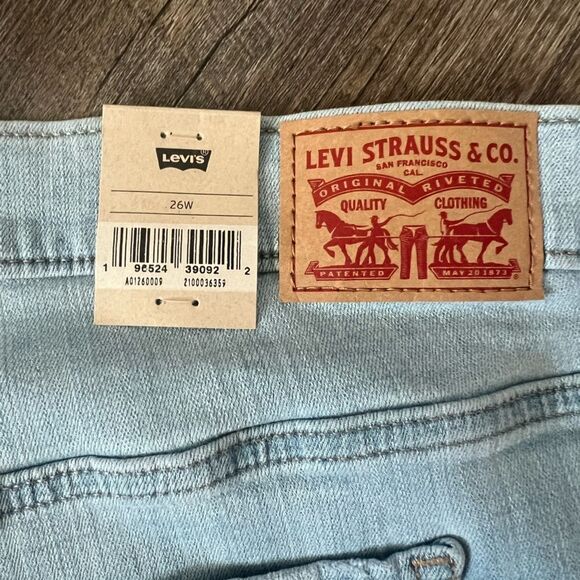 Levi's Plus Size Levi's 311 Shaping Capris-Size 26W - Picture 6 of 9